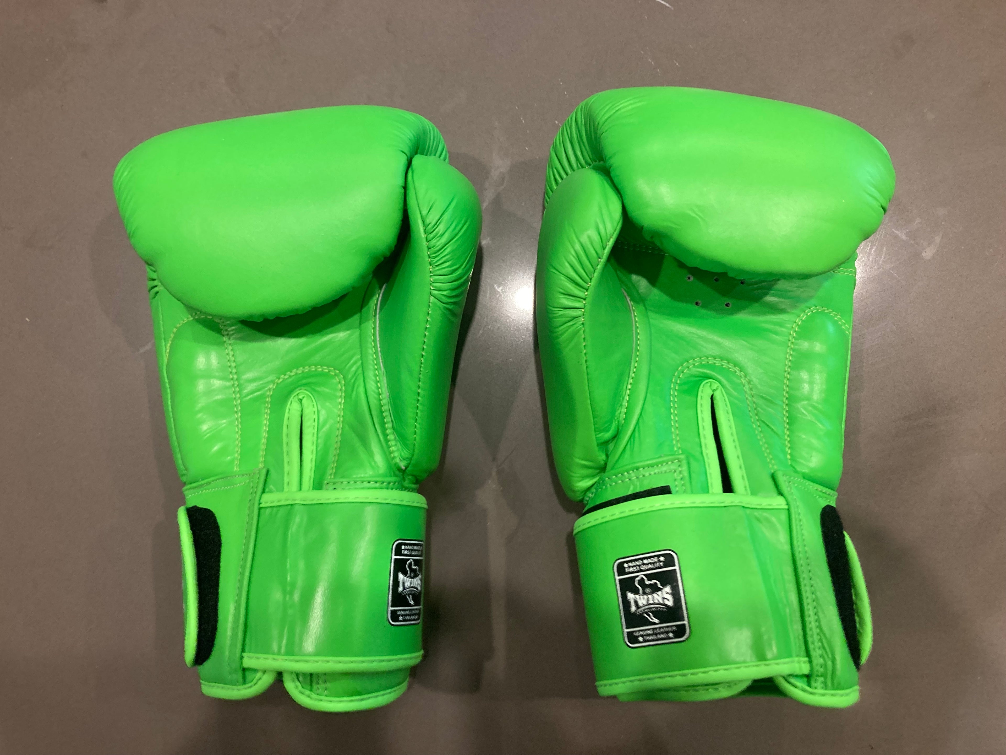 Guantes de boxeo Twins Special BGVL4 verde lima
